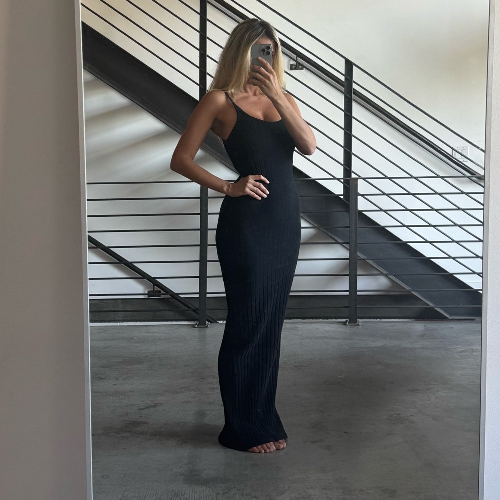 Albus Lumen Black minimal Maxi Dress
